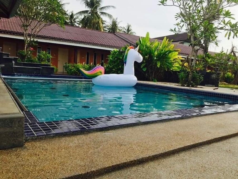 Chuu Pun Village Resort Pantai Cenang  Exterior foto